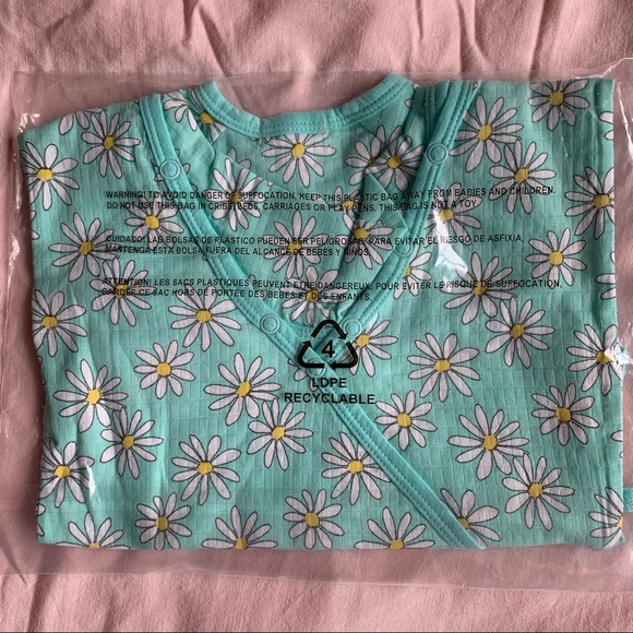 Flower power wrap coverall mint 3-6 months - Picture 3 of 3